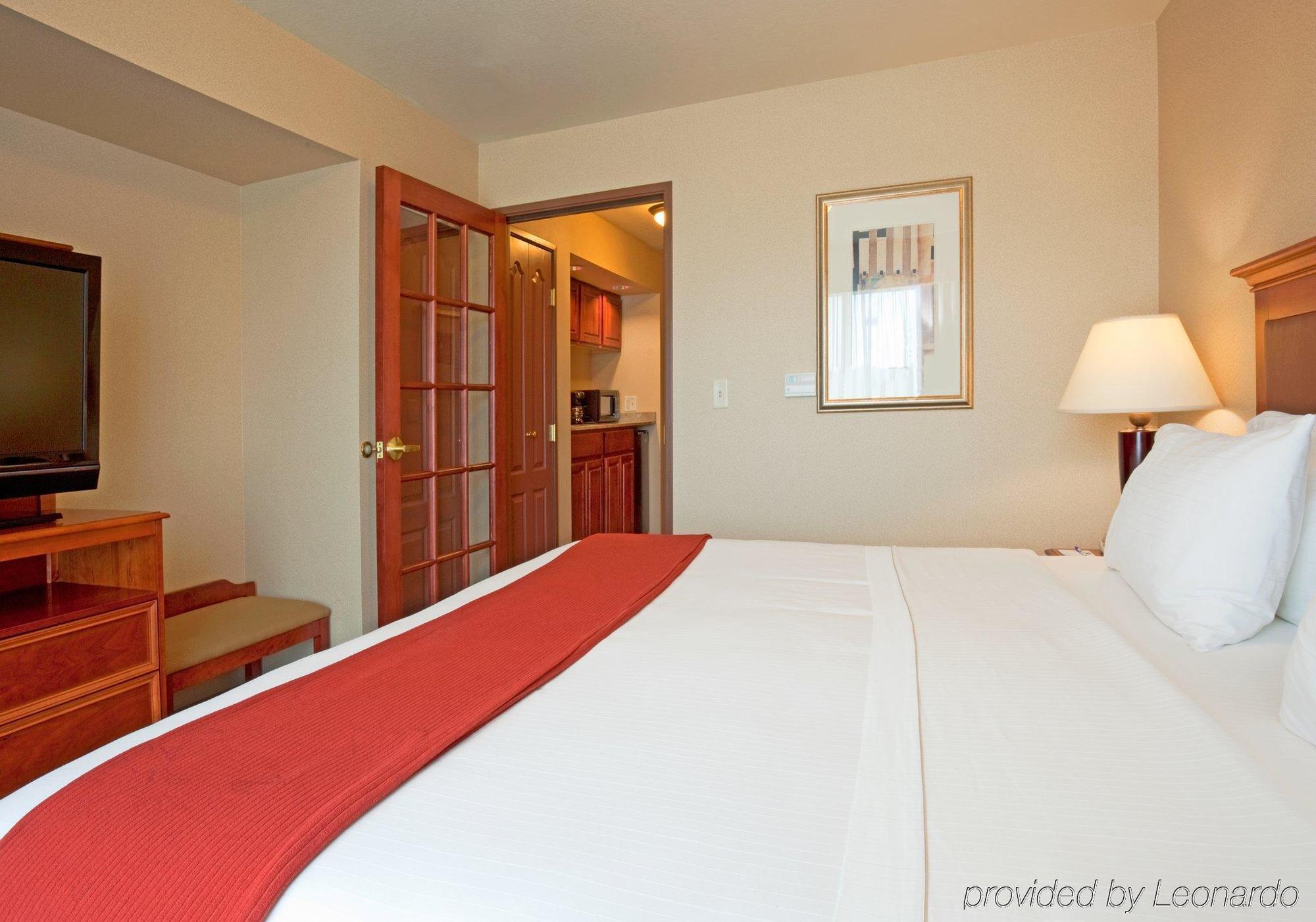 Holiday Inn Express & Suites Wausau By Ihg Weston Стая снимка