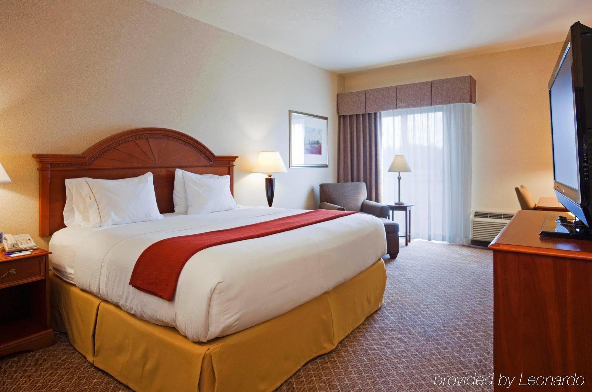 Holiday Inn Express & Suites Wausau By Ihg Weston Стая снимка