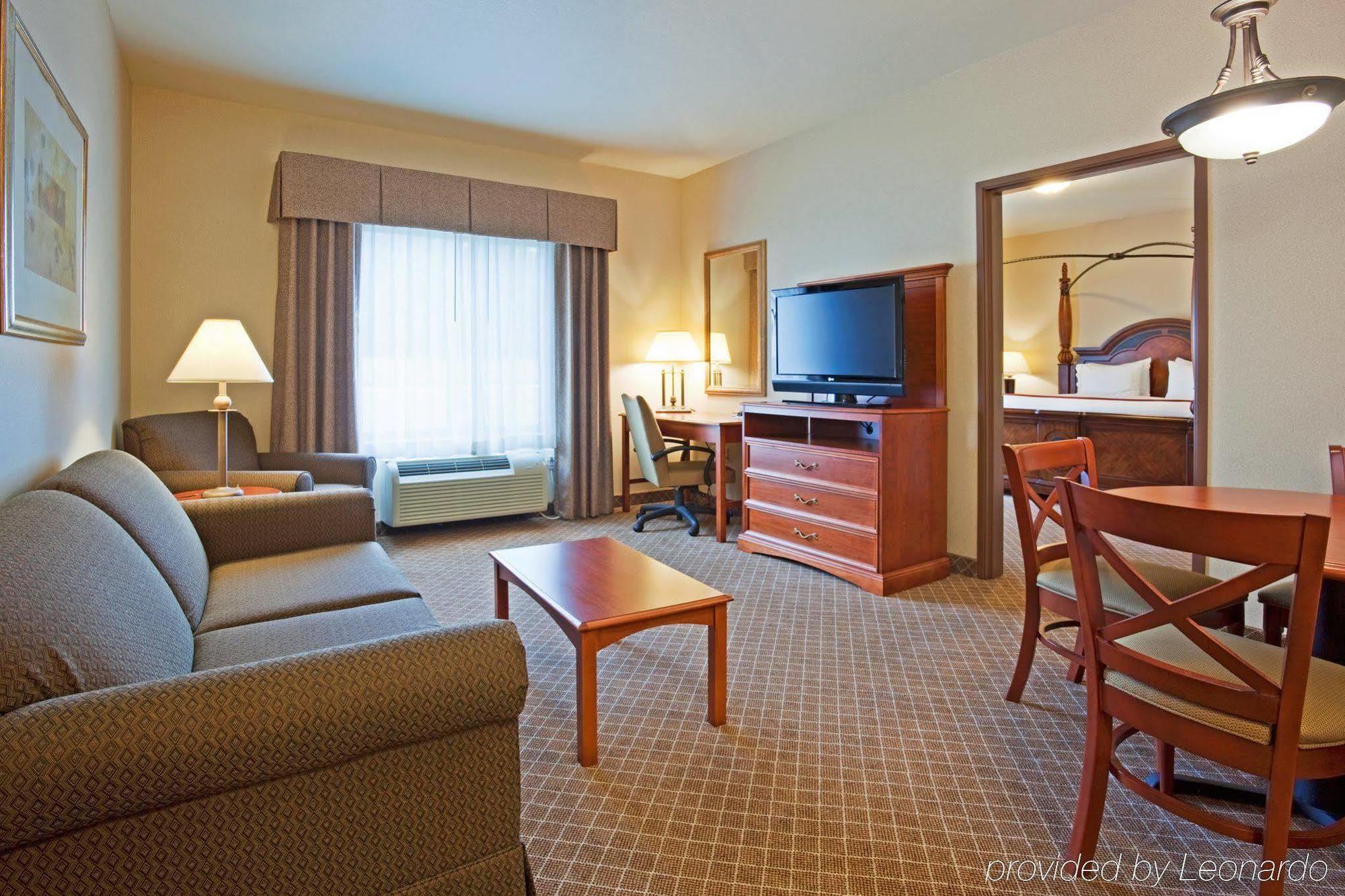Holiday Inn Express & Suites Wausau By Ihg Weston Стая снимка