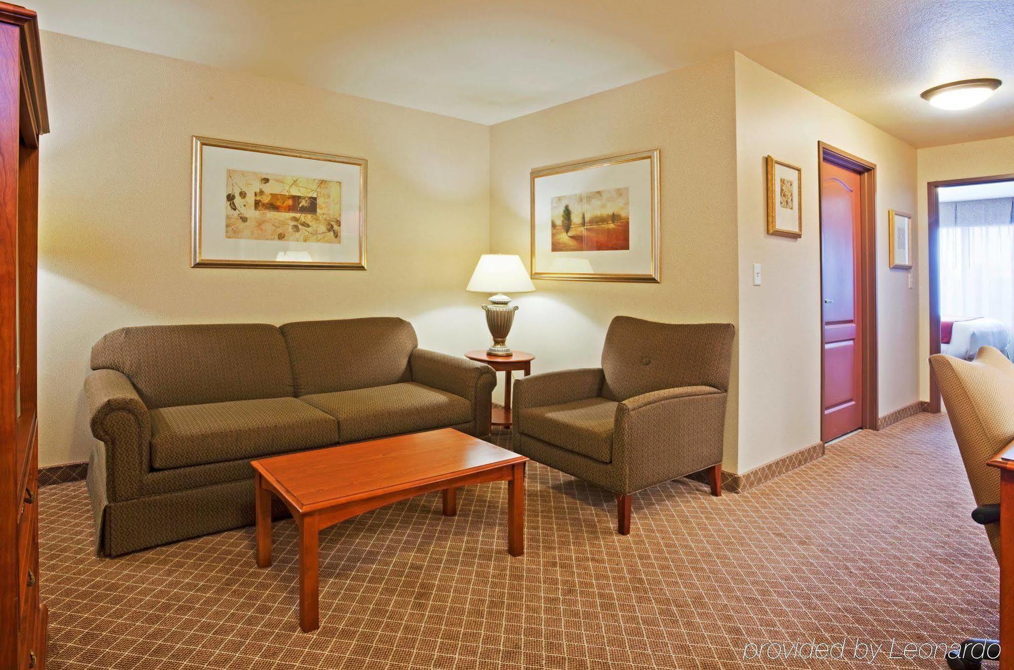 Holiday Inn Express & Suites Wausau By Ihg Weston Стая снимка