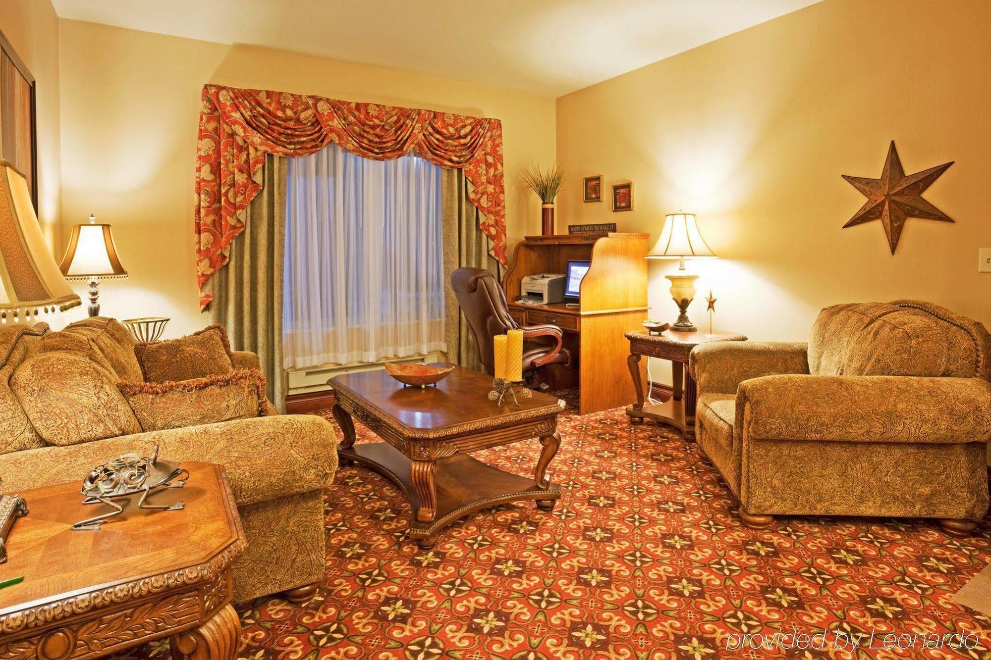 Holiday Inn Express & Suites Wausau By Ihg Weston Стая снимка