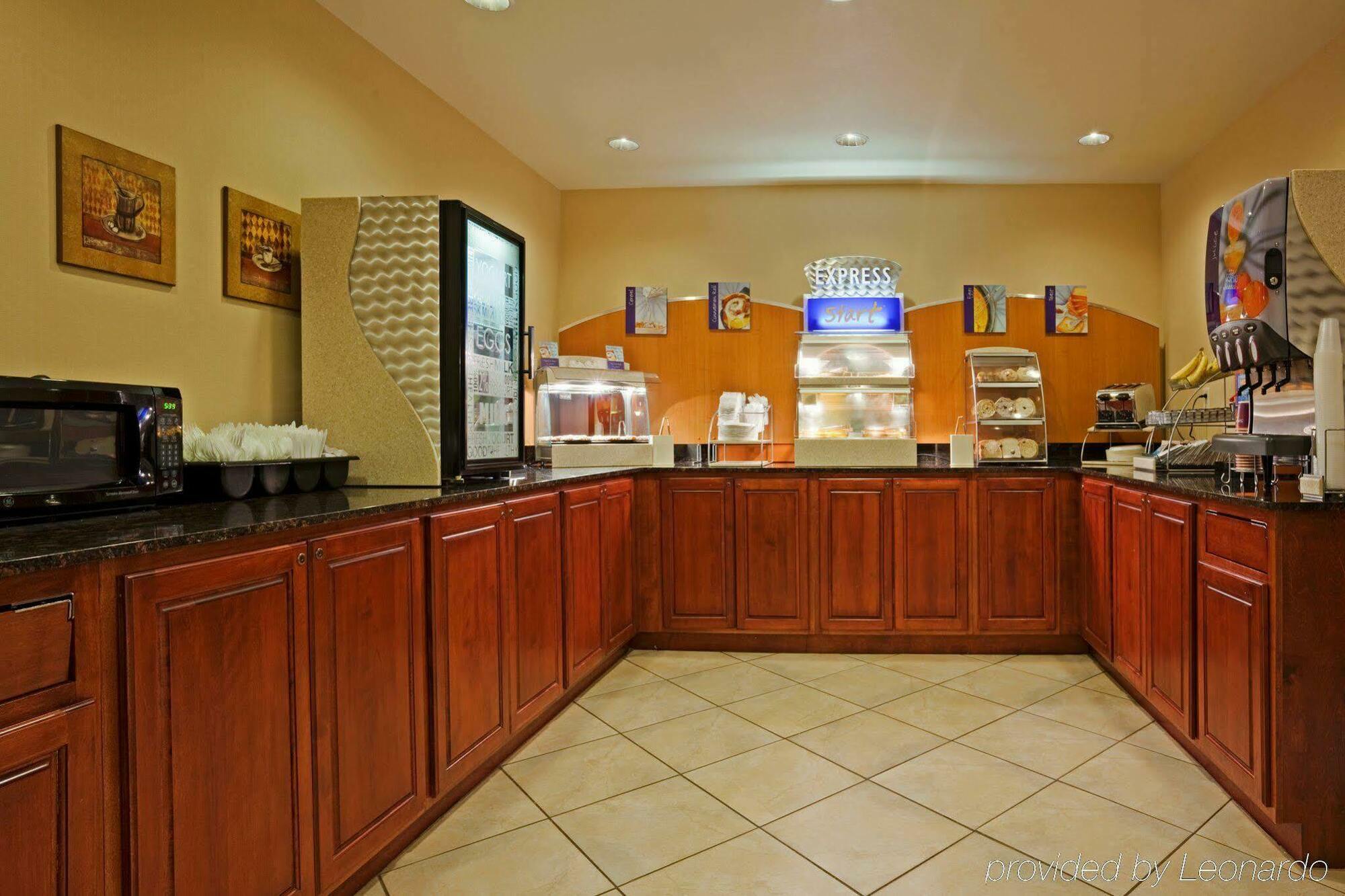 Holiday Inn Express & Suites Wausau By Ihg Weston Екстериор снимка